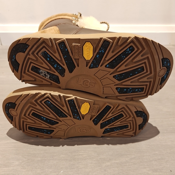 UGG Viki Waterproof Arctic Grip Boot with Shearling Lining - Picture 14 of 14